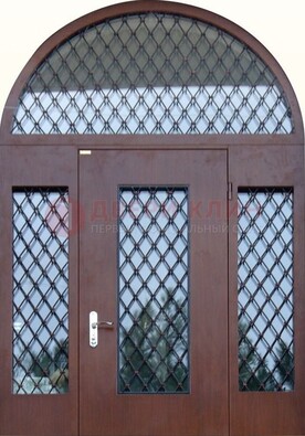 Крепкая стальная арочная дверь со стеклом и ковкой ДА-21 в Ивантеевке