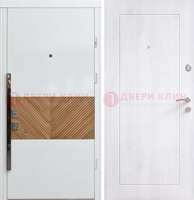Белая железная дверь МДФ горизонтальной вставкой ДМ-265 в Ногинске
