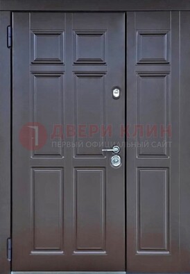 Тёмная двухстворчатая входная дверь для коттеджа с МДФ ДМ-533 в Ногинске