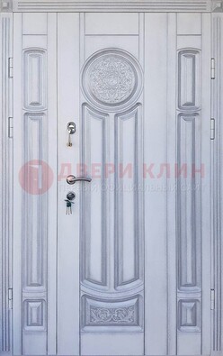 Белая двухстворчатая дверь с массивом дуба ДМД-72 в Ногинске