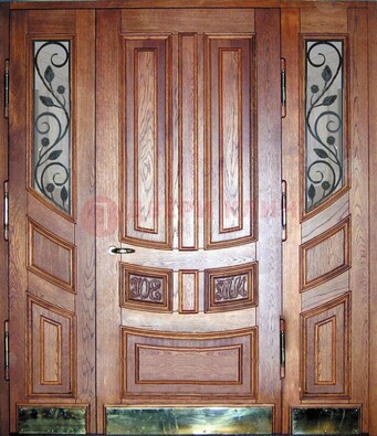 Парадная дверь со стеклом и ковкой ДПР-35 для загородного дома в Ногинске