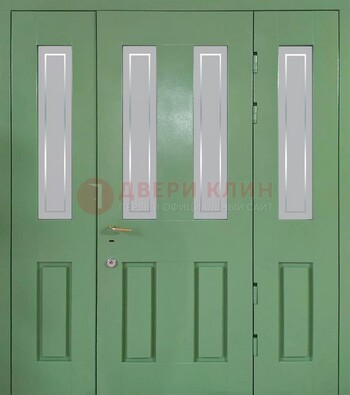 Зеленая металлическая дверь со стеклом ДС-26 в Ногинске