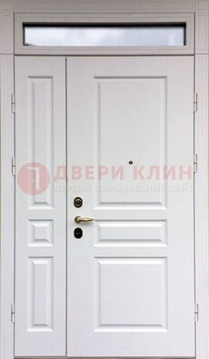 Белая двухстворчатая металлическая дверь со стеклом ДС-63 в Ногинске