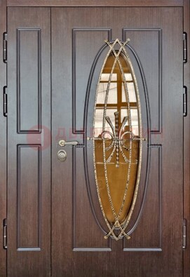 Полуторная металлическая дверь со стеклом и ковкой ДСК-108 в Ногинске