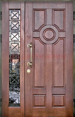 Распашная входная дверь со стеклом и ковкой ДСК-116 в Нижнем Новгороде