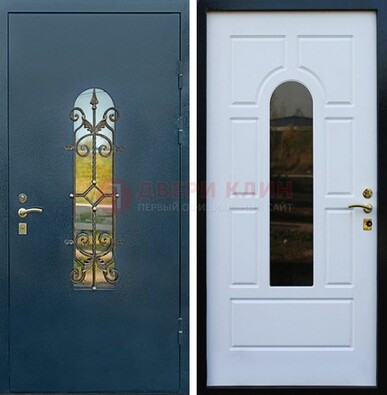 Входная дверь Дверь со стеклом и ковкой ДСК-71 для кирпичного дома в Ногинске