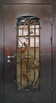 Металлическая дверь со стеклом и ковкой ДСК-95 для магазина в Ногинске