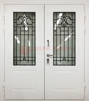 Белая двухстворчатая уличная дверь Винорит со стеклом ДСТ-4 в Ногинске
