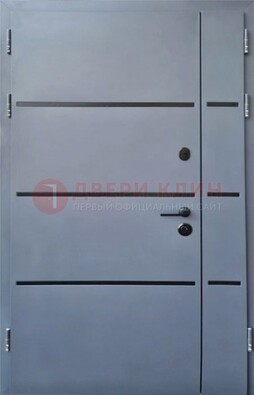 Серая металлическая тамбурная дверь с молдингами ДТМ-42 в Ногинске