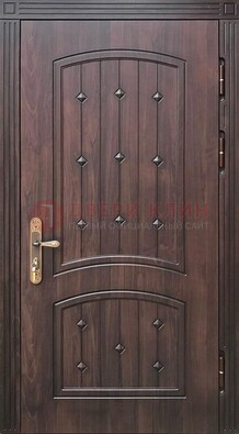Коричневая уличная дверь с виноритом для дома ДВТ-235 в Ногинске