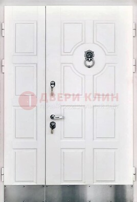 Белая входная дверь с виноритом ДВТ-246 в Ногинске
