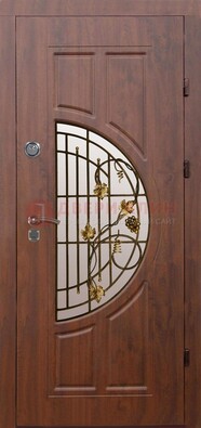 Стальная коричневая дверь с виноритом и ковкой ДВТ-82 в Ногинске