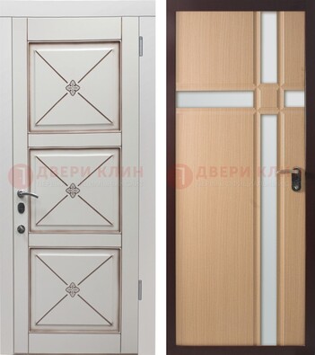 Белая уличная дверь с зеркальными вставками внутри ДЗ-94 в Ногинске